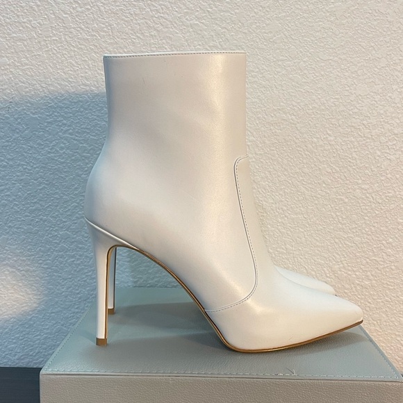 NWT Michael Kors Rue Stiletto Bootie Optic White Ankle Boot Size 6 - Picture 16 of 16